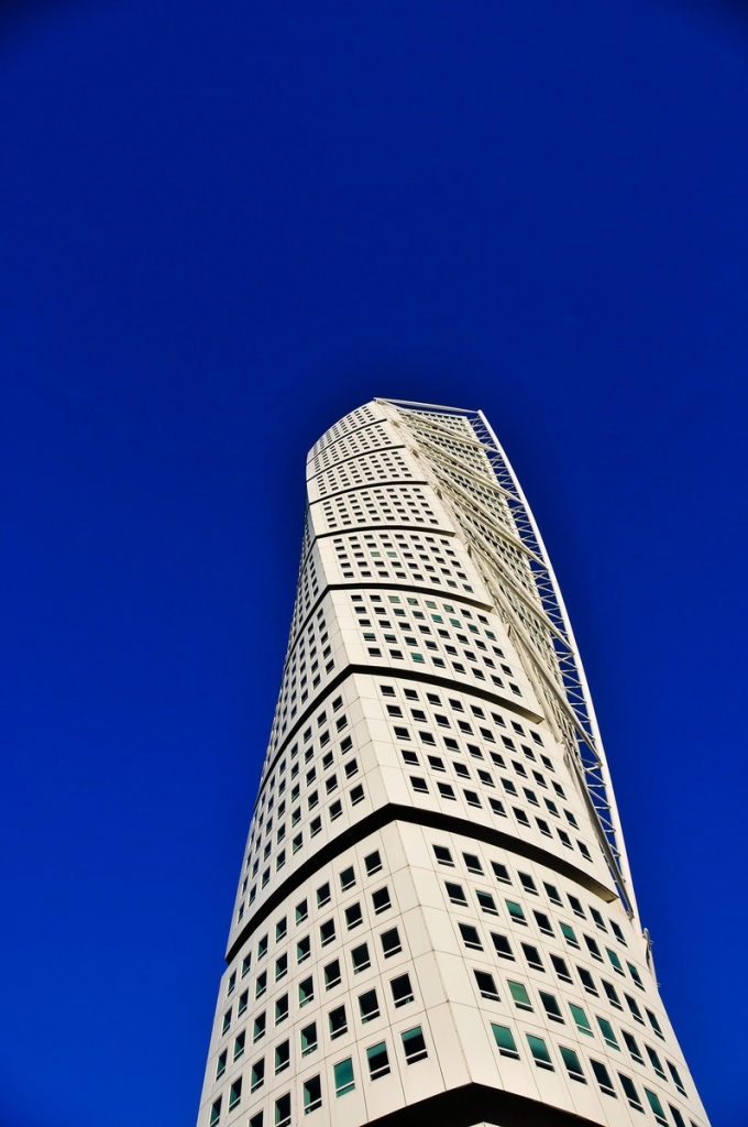the turning torso building in sweden