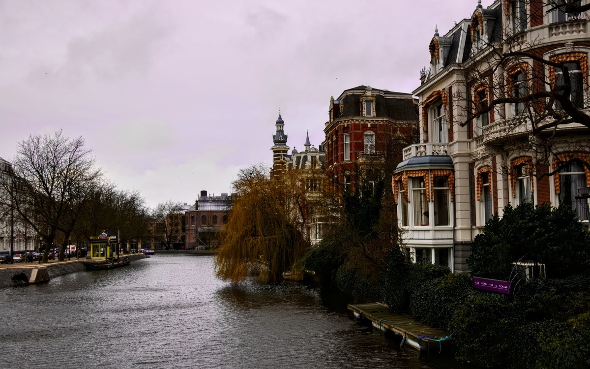 row of buildings along the canal in hague